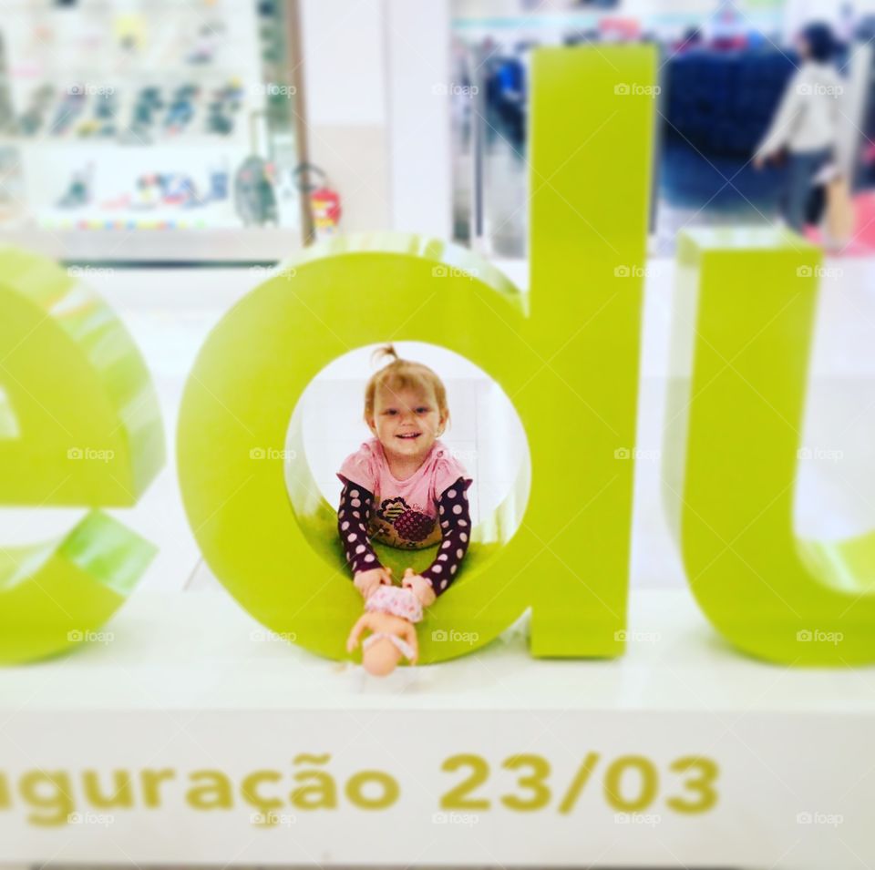 Arranjei um emprego para minha #bebê: a Estelinha agora é garota-propaganda em #shopping! Kk
E essa bagunça dela foi tão natural...
❤️
#sorriso #amor #criança #felicidade 