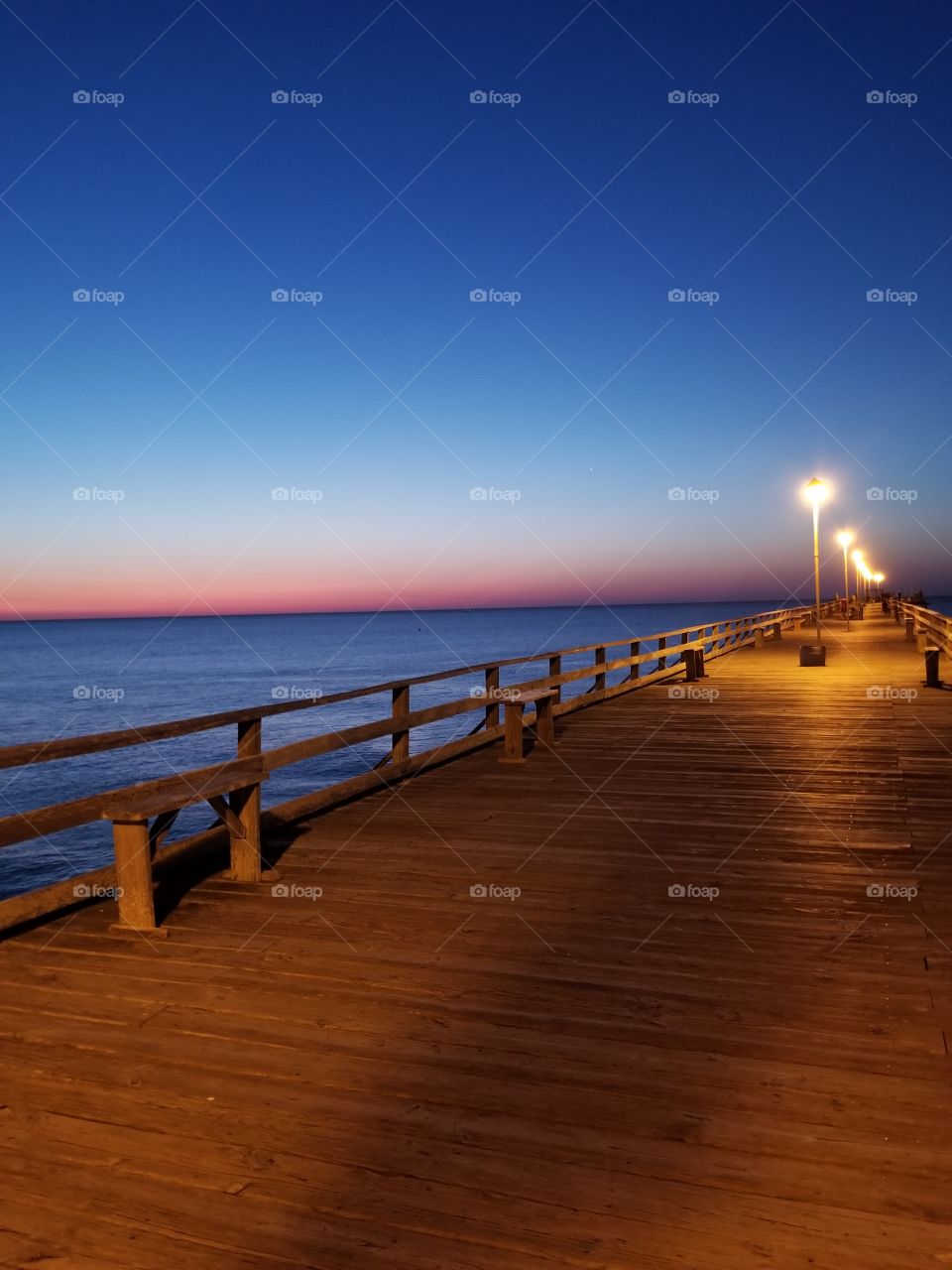 A night's walk on the pier