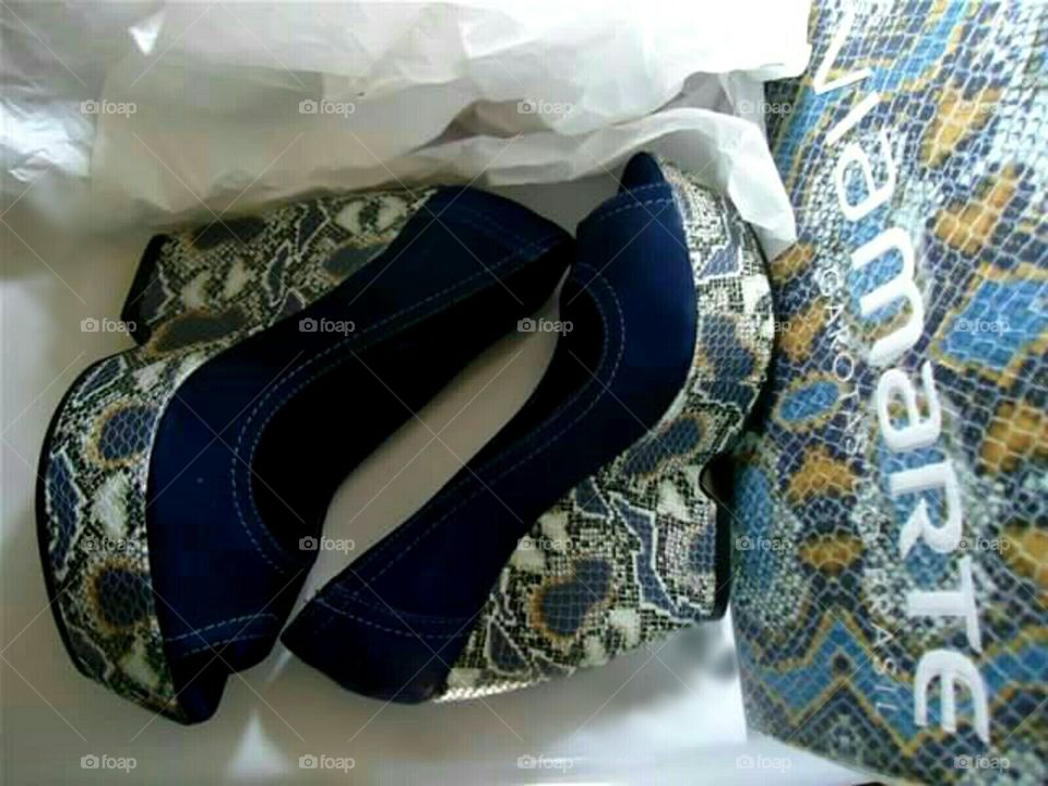 Tamanco... sandálias de plataformas altas.