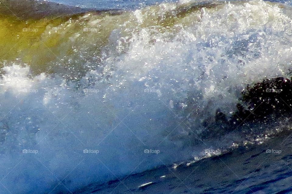 Close up of a breaking wave 