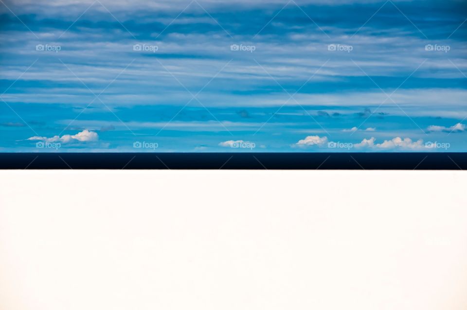 Wall with ocean and sky in a symmetrical photo