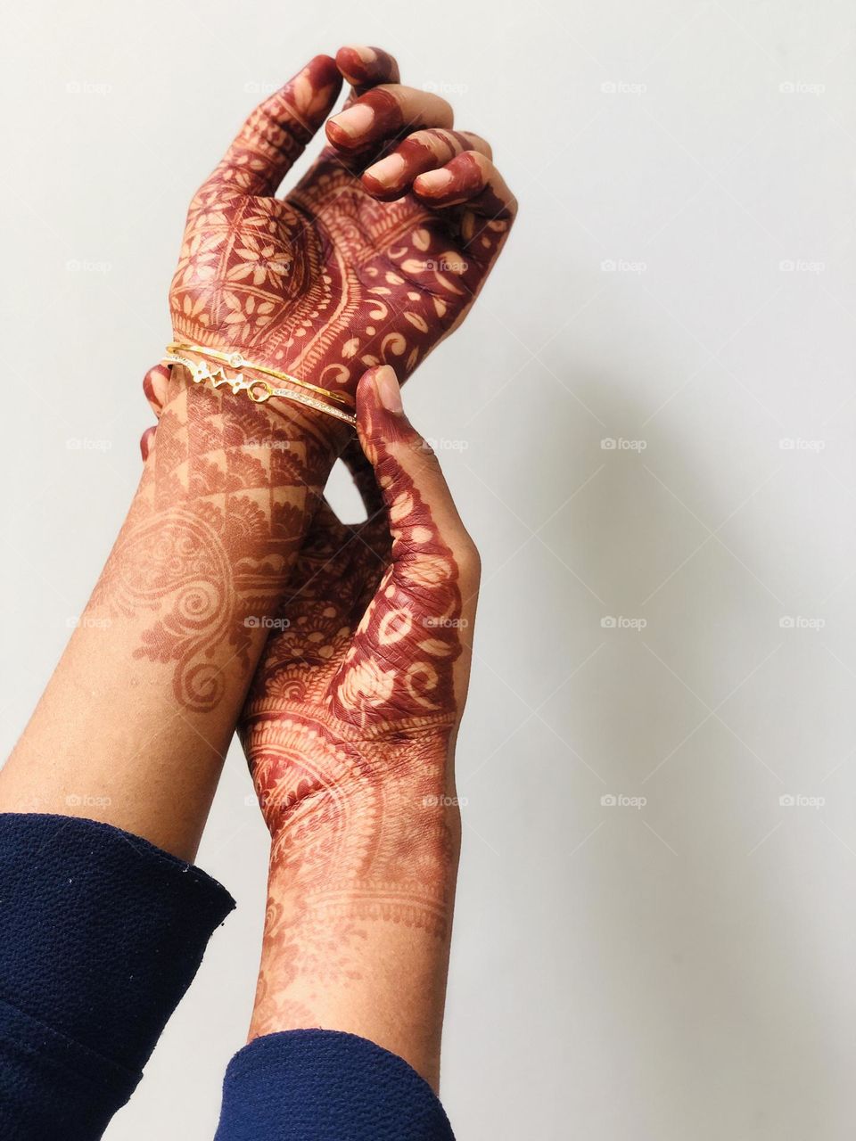 Happiness is looking at dark stained mehndi.✨