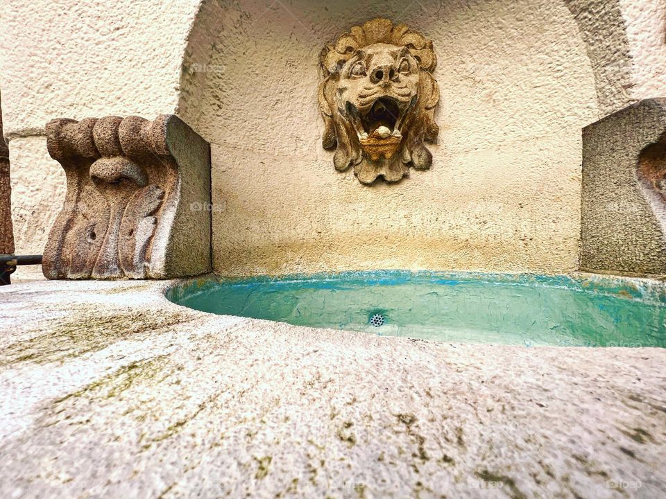 Fontaine found in a backyard in Copenhagen 