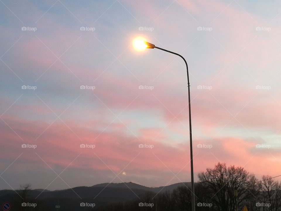 The day is ending: stop with lights