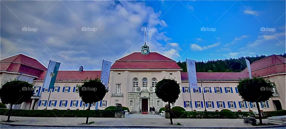 A beautiful historical building in „Saxony“, Germany in the city of „Bad Ülsten“. The trees are trimmed round and so are the hedges trimmed old fashioned park style to neat geometric shapes with straight lines & edges. 2022. Hypnotic Productions