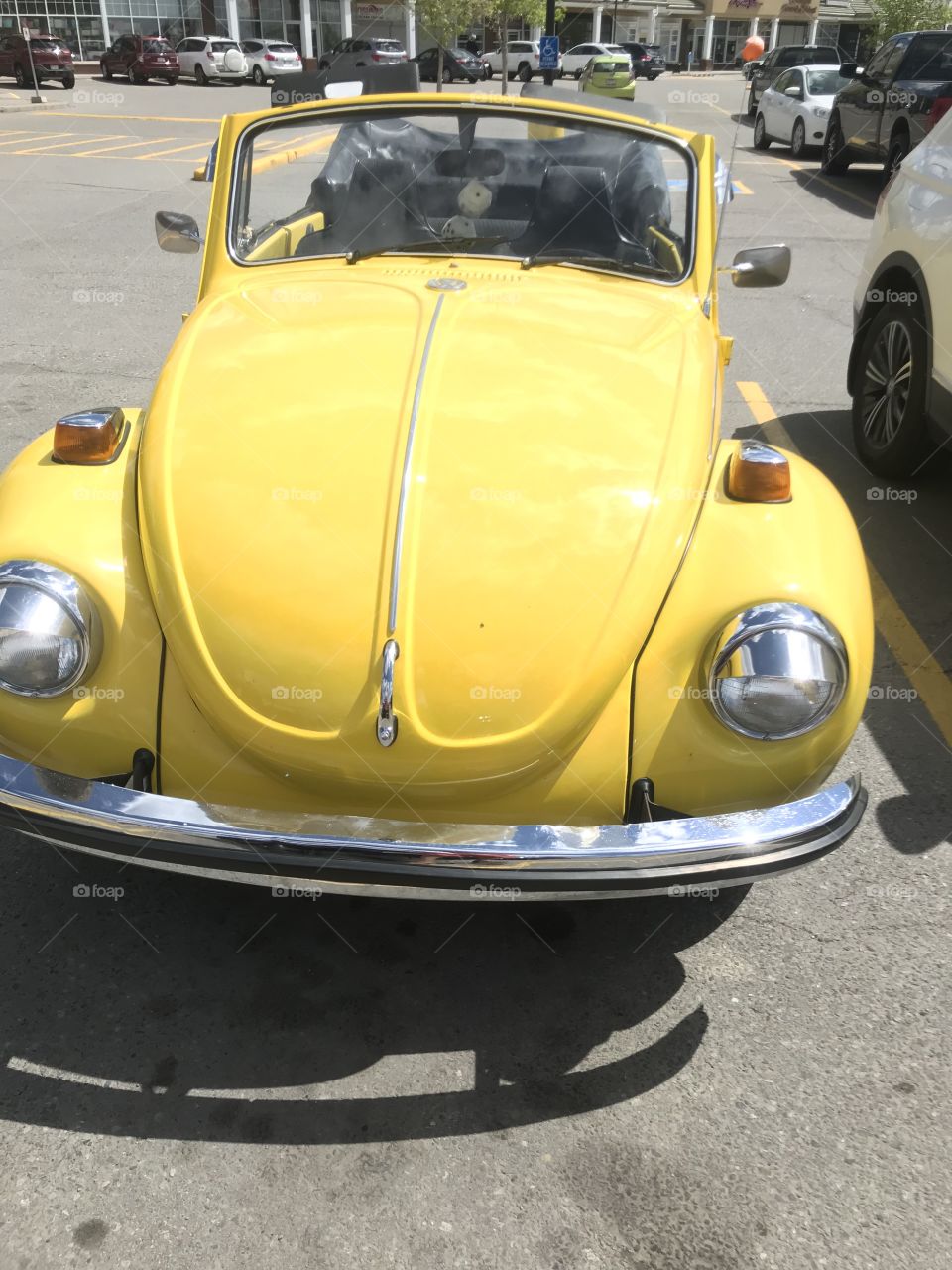Yellow Vintage car  🚗