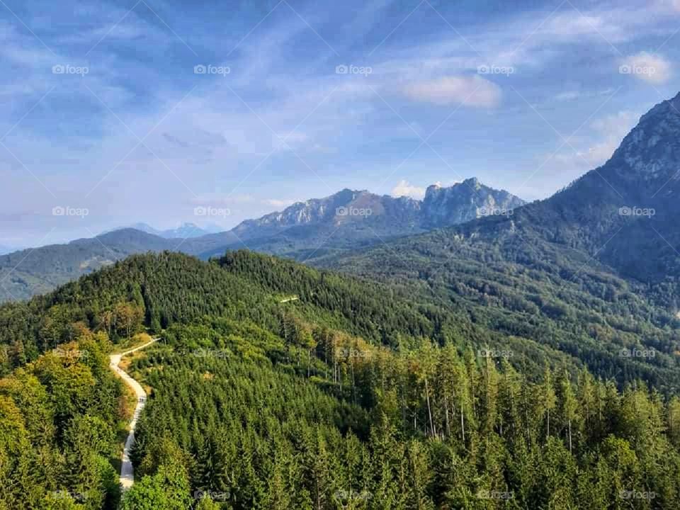 On the path to the mountains