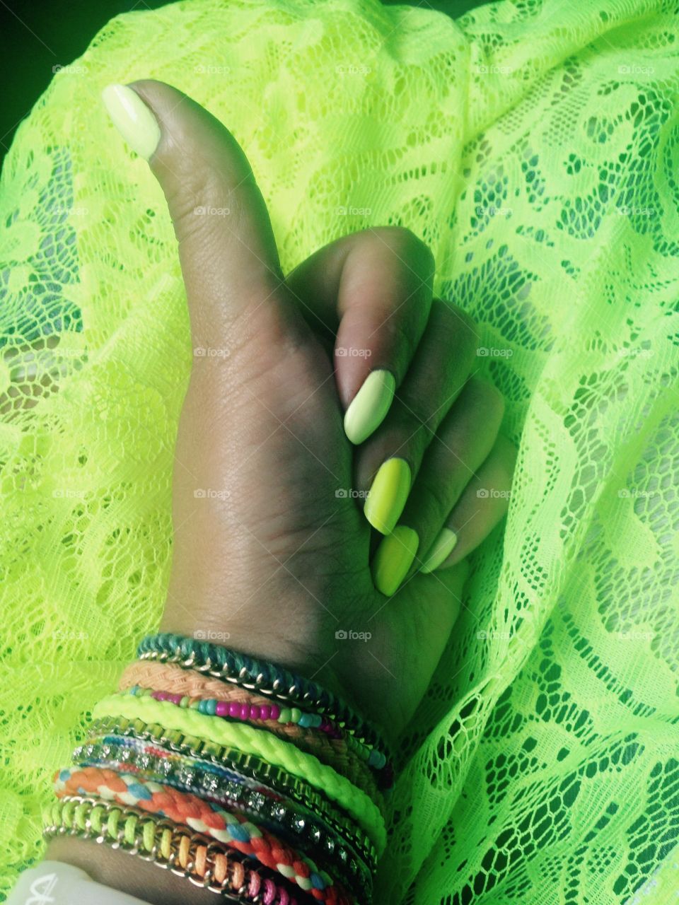 Neon manicure summer