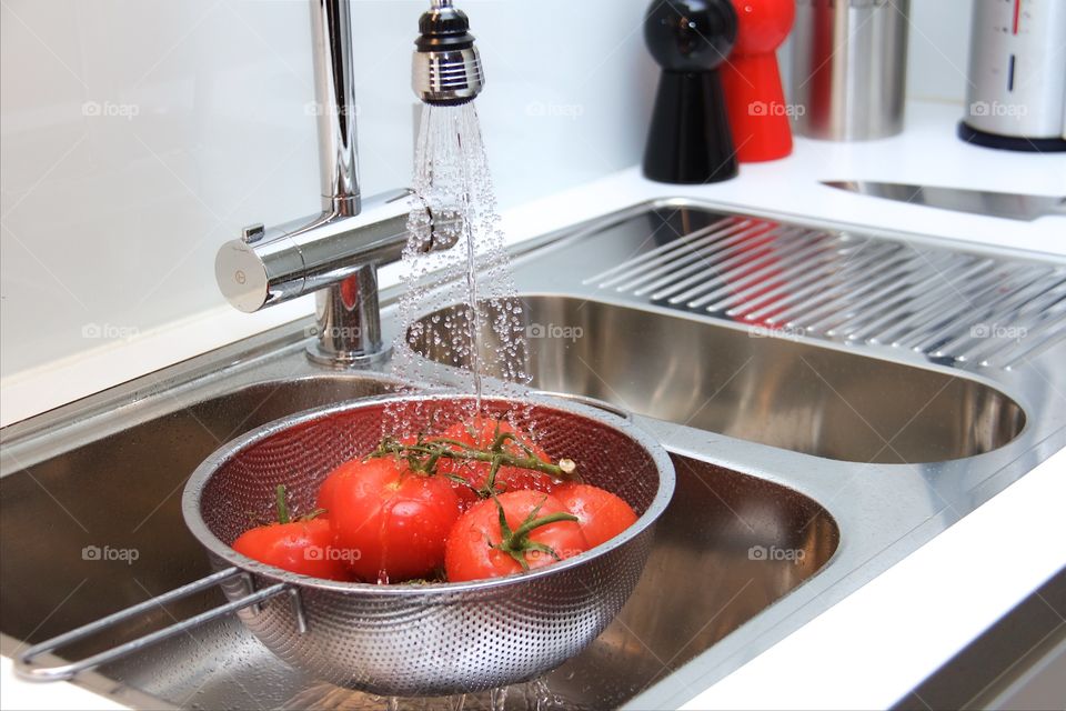 rinsing tomatoes