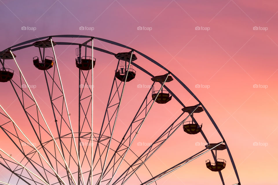 Ferris wheel at thd sunset