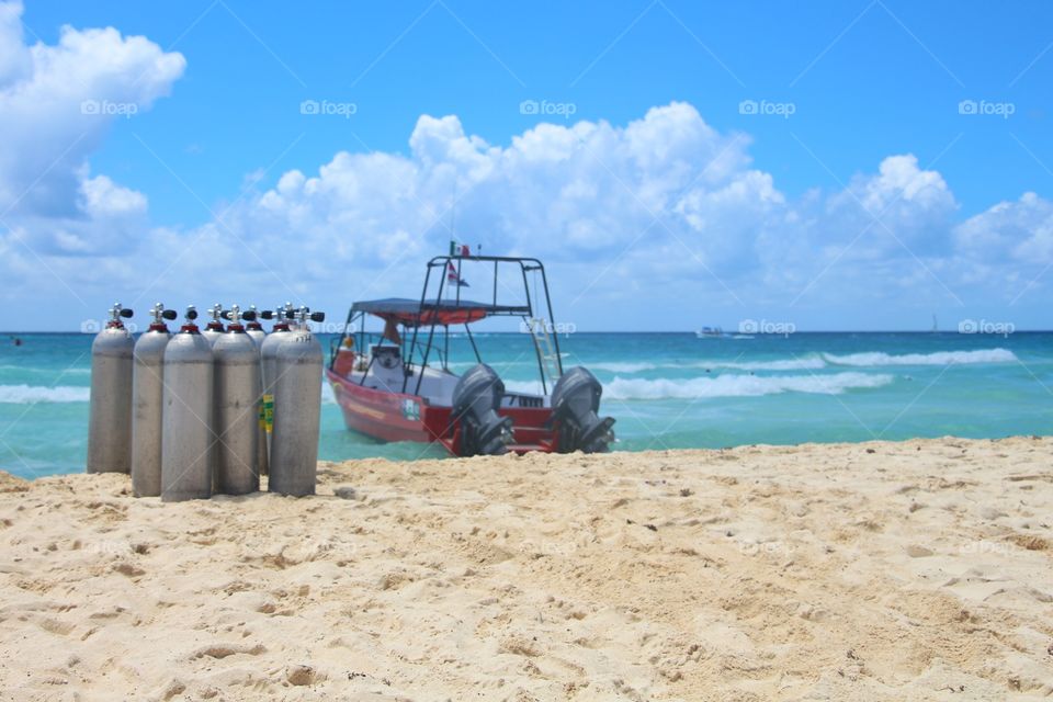 dive air tanks in caribbean beach