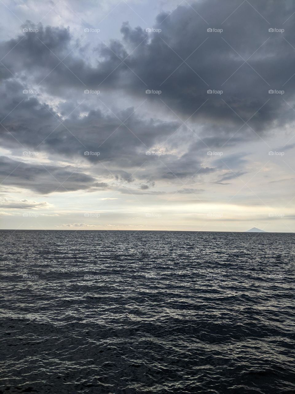 sea ​​view on cloudy afternoon