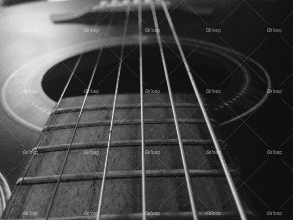 guitar black & white
