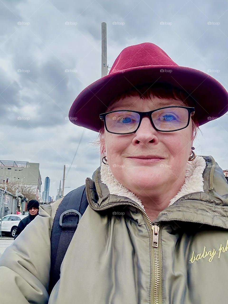 This is me, „Petra Schiller“ a.k.a. „Maxine Firefox“ on my way to the storage locker by the „Borden Avenue Bridge“ to pick up a delivery. 2023. Hypnotic Productions