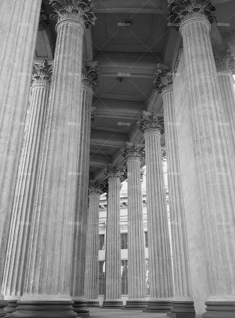 Marble columns🖤🏛️🤍Bottom view 🖤🏛️🤍