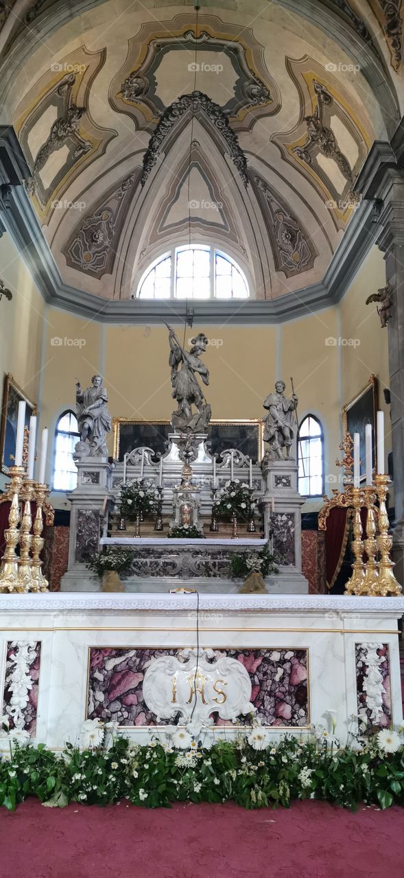 Blick auf den Altar Altar in der Kirche, der auch richtig schön ist