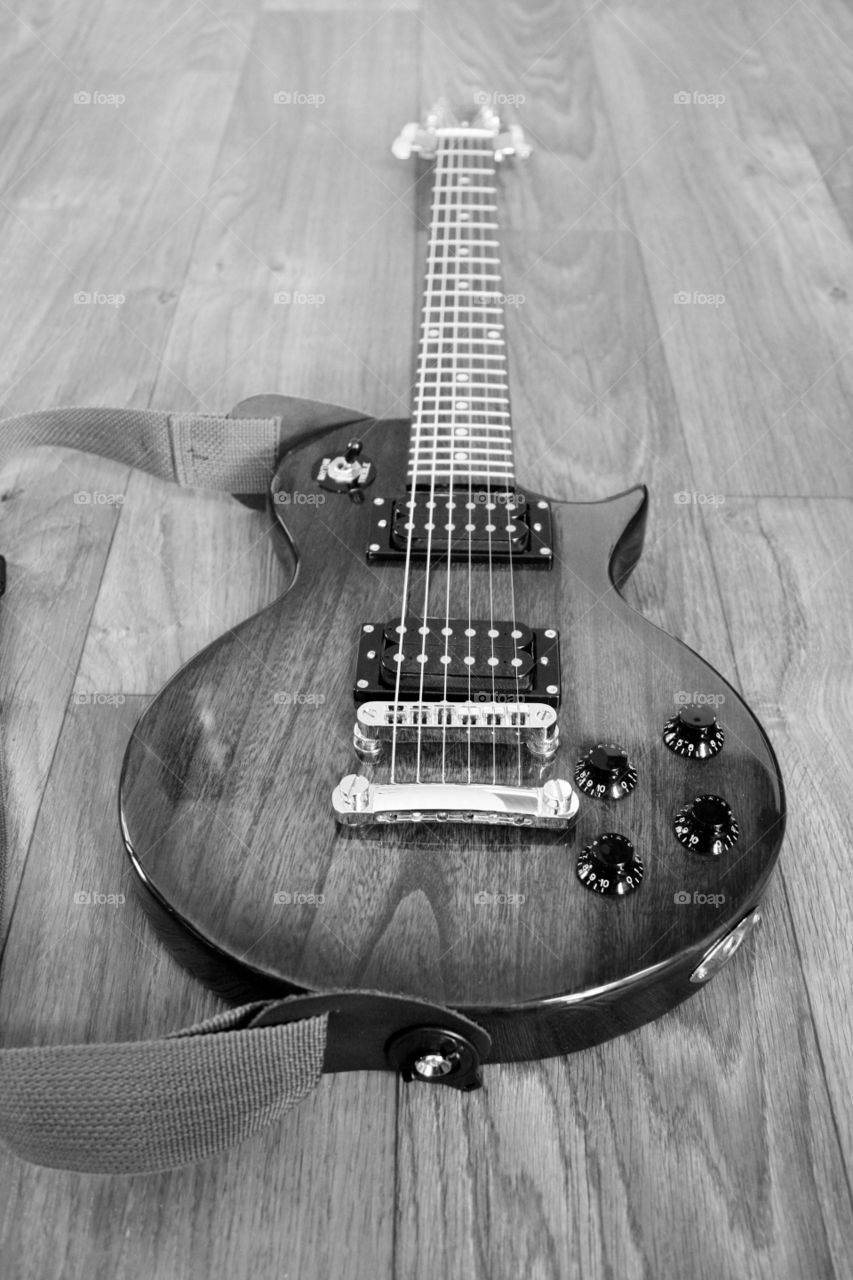 guitar in black and white