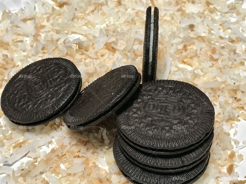 Coconut Oreo cookie thins with coconut shreds 