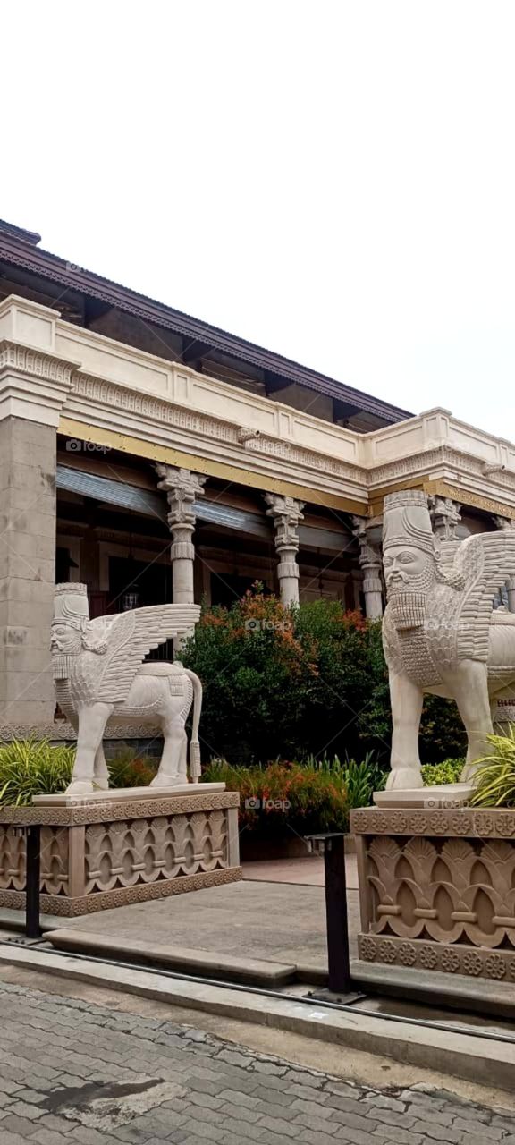 It's a Parsi aagiyari entrance gate image it's a world best aagiyari all world person come hear for pray it's is situated in udvada India so peaceful place