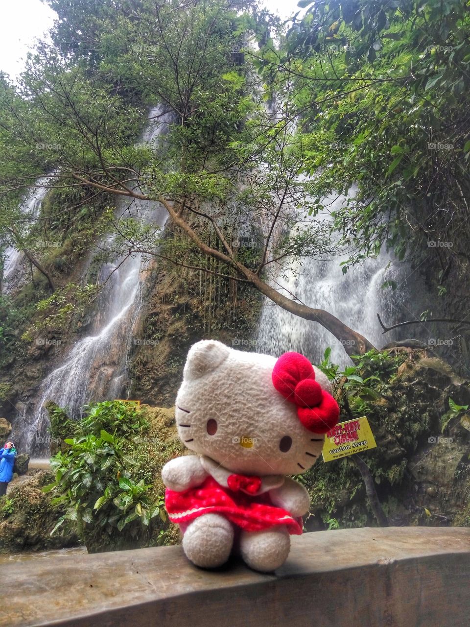 hello Kitty at the waterfall