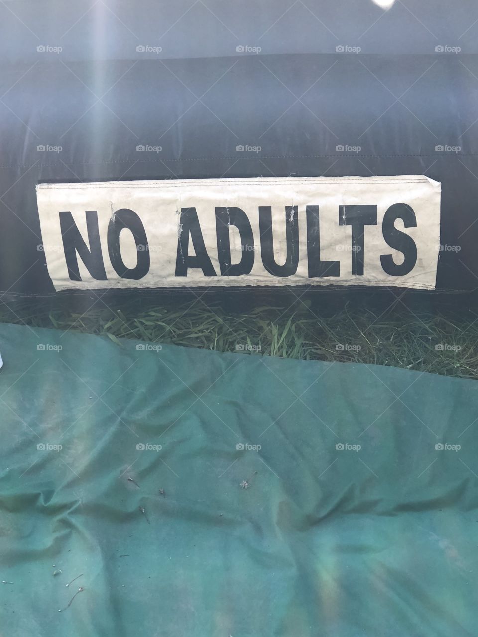 No adults sign