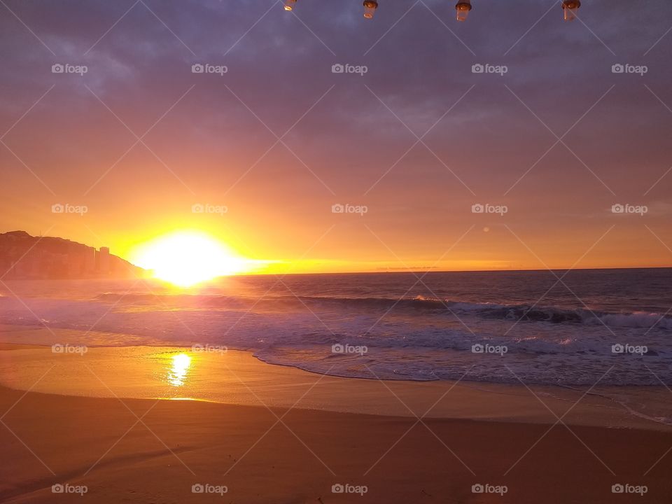 Sunrise#sea#waves#beach#sand#moment#sky