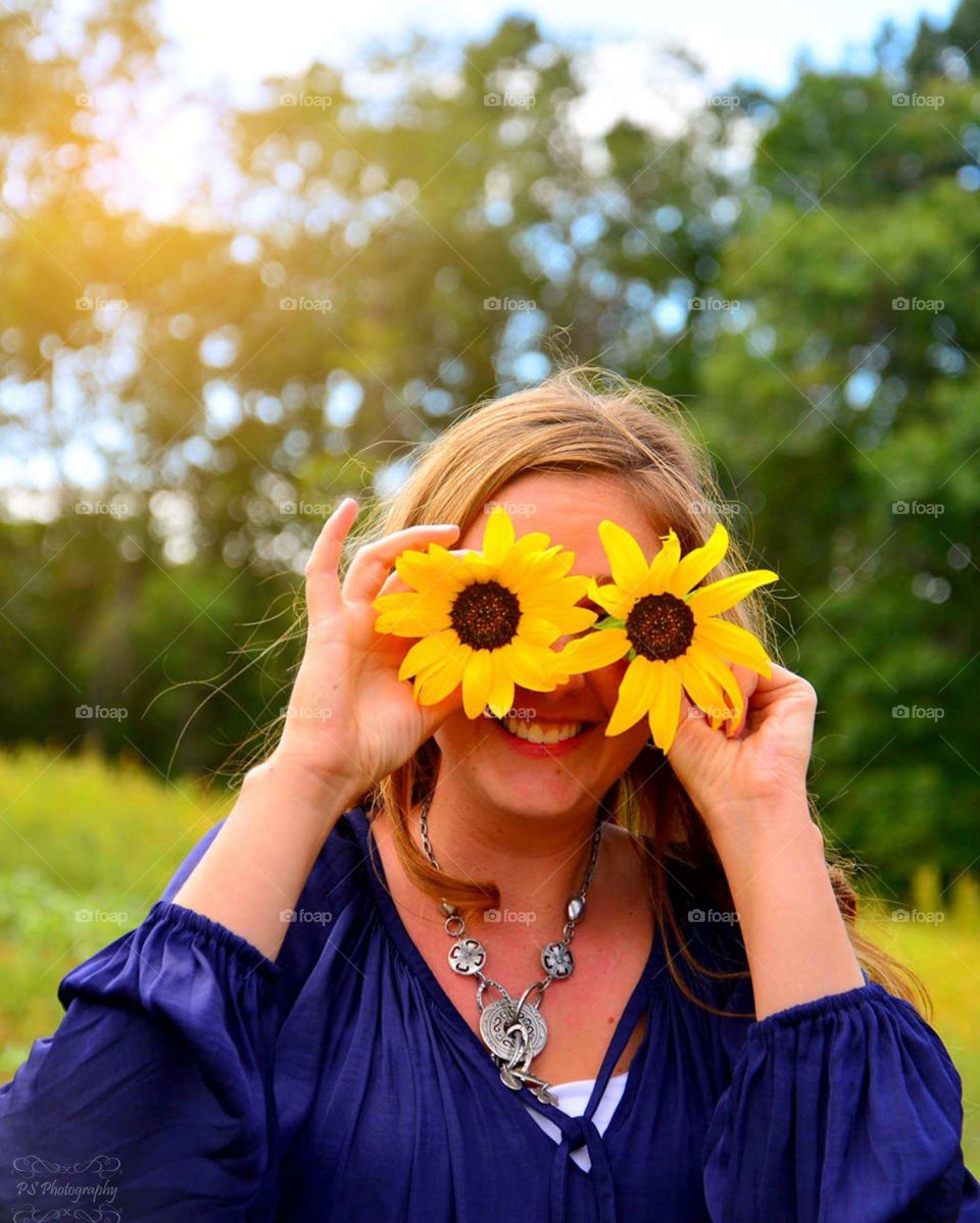 Sunflower girl. Sunflower glasses