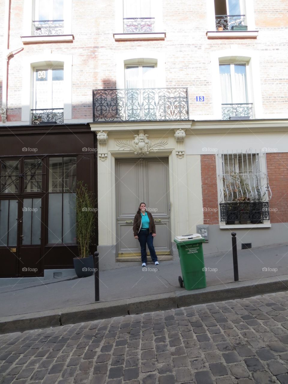 Montmartre Neighborhood, in France. Chelsea Merkley, Model. May 2012. Copyright © CM Photography 2012 🇫🇷