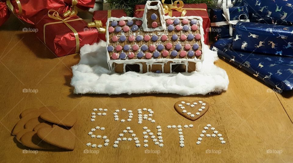 Gingerbread house for Santa 