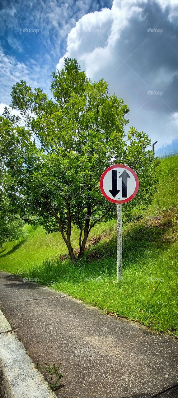 Placa de sinalização de mão dupla