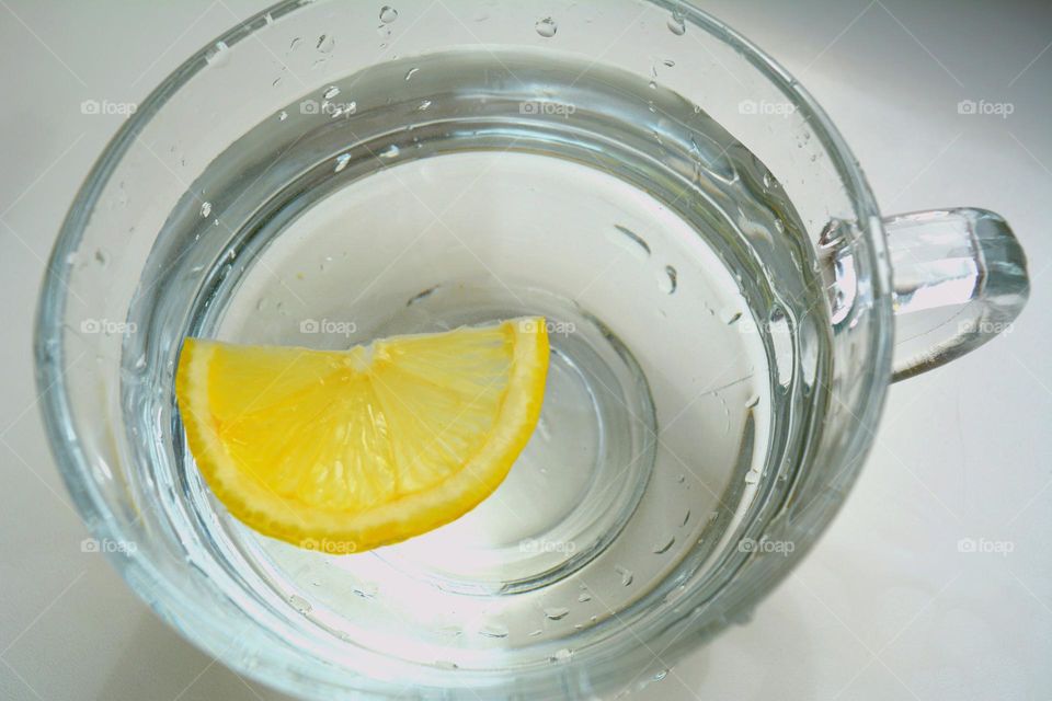 water with lemon