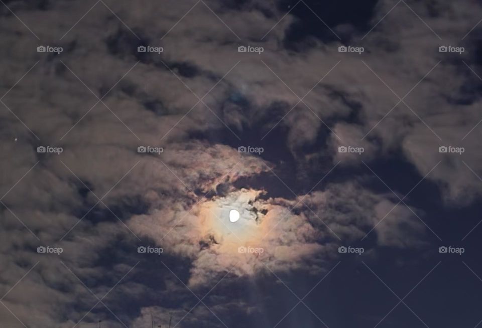 A ray of colors around the moon