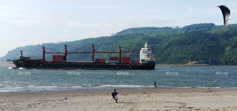 Kite boarding with big ships
