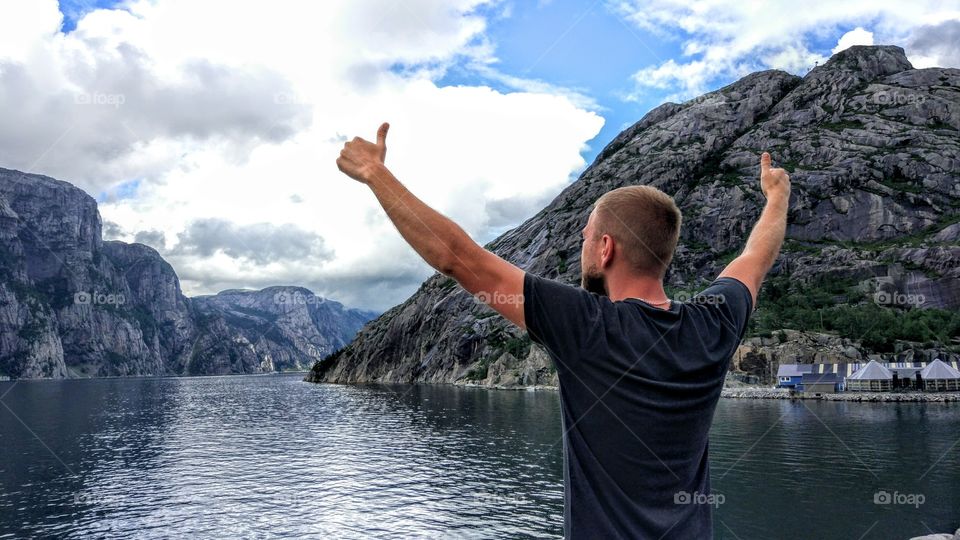 Lysefjorden, fjord, thumbs up