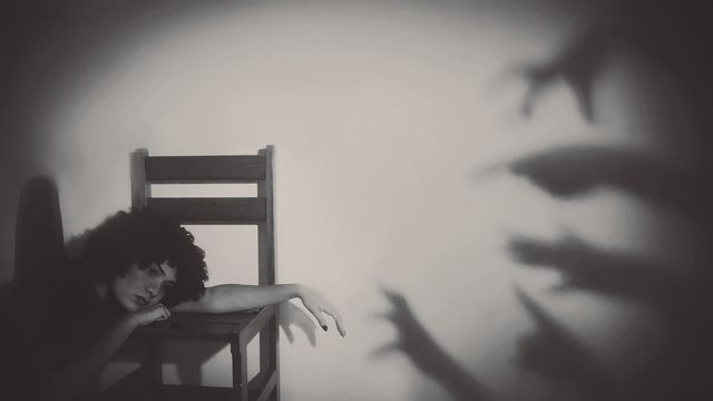 shadow girl black white p&b