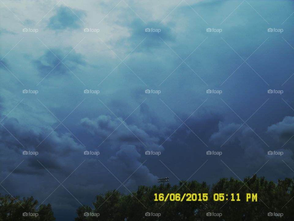 new storms . this is a picture of a new thunder storm rolling in