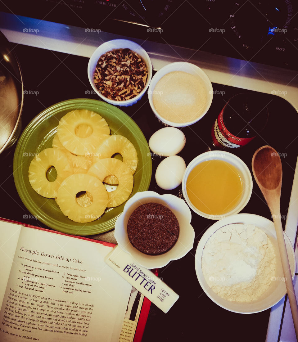 Pineapple upside-down cake ingredients