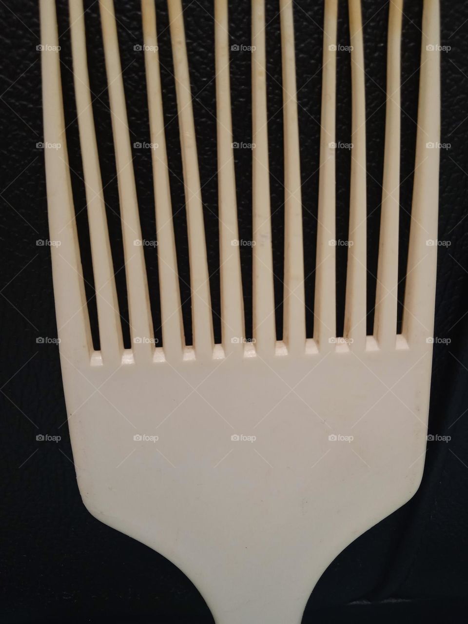 Plastic fork comb