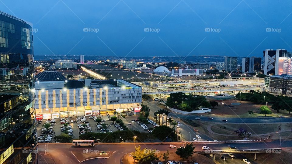 Luzes da cidade. Maravilhas modernas. 