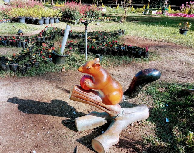 squirrel statue