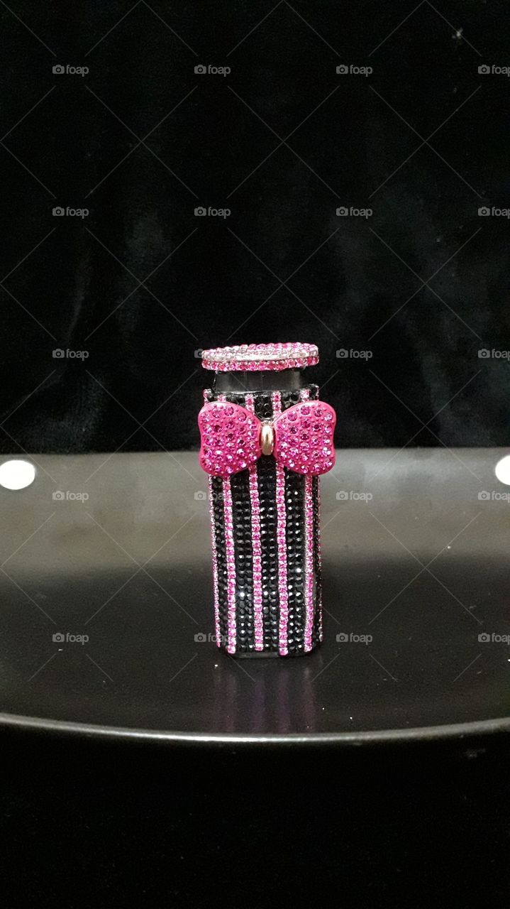 Inlaid rhinestone hand lighter