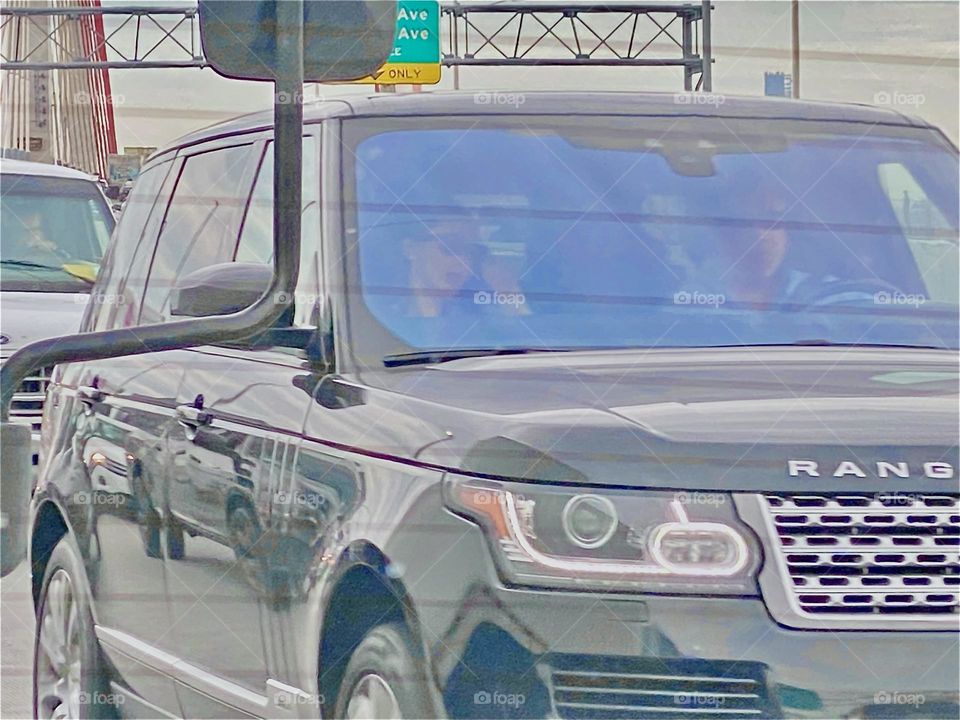 The traffic keeps on rolling incessantly every day during „rush hour“ no matter what. 2022. Hypnotic Productions