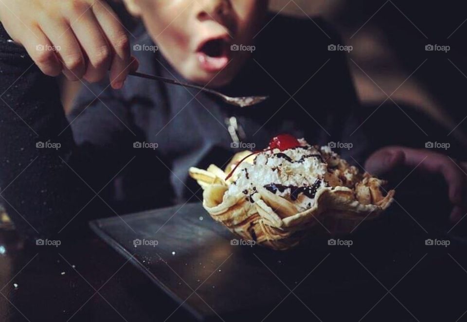boy eating cake, surprise, emotions, delicious, child, delicious cake, food, spontaneity, focuses 