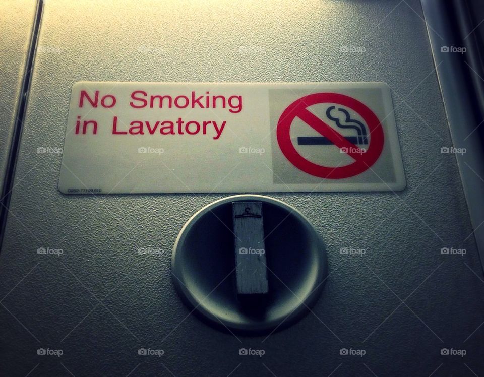 No smoking in lavatory