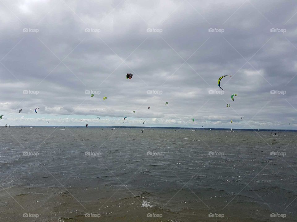 Kitesurfing