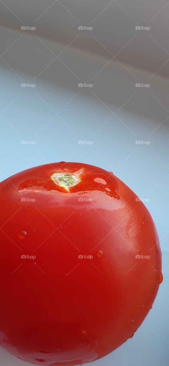 помидор, время овощей и ярких красок