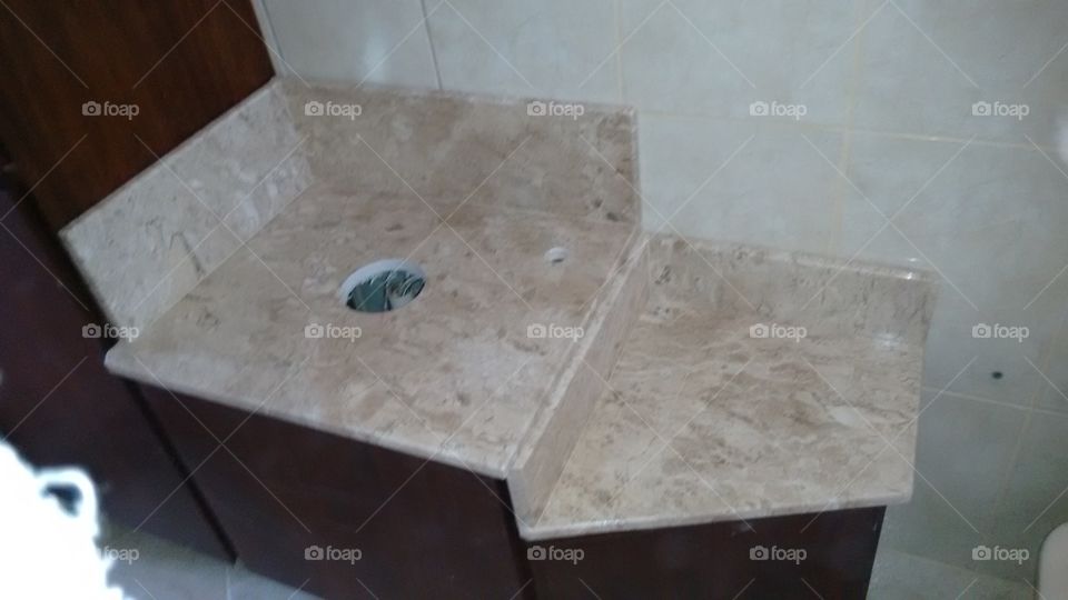 banheiro marmore travertino