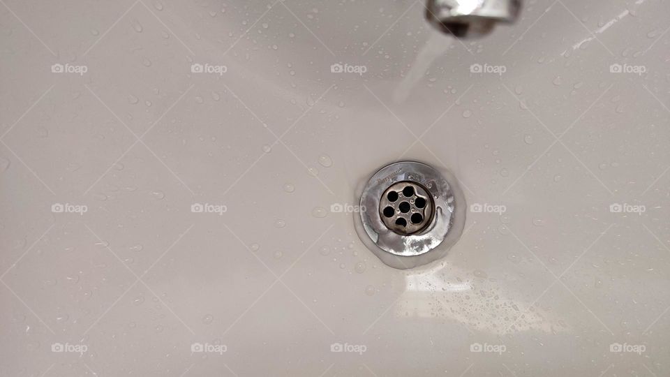 water flowing in a sink