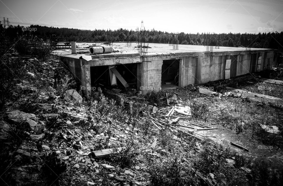 a view of an abandoned destroyed building