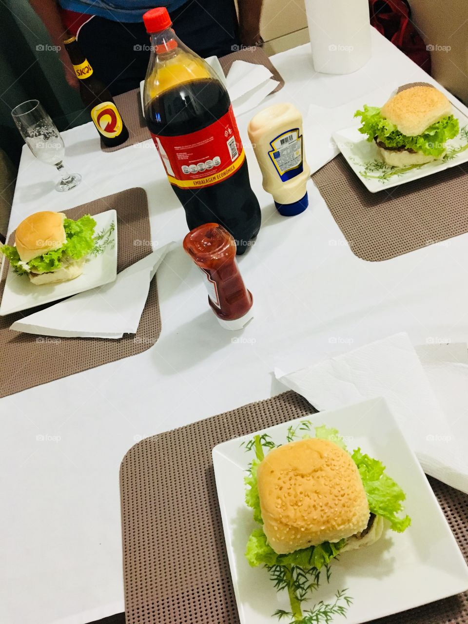 Jantar com hambúrgueres 